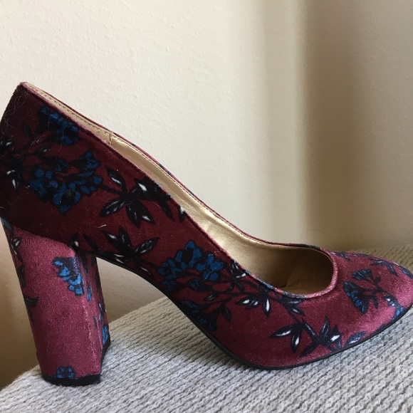 Libby Edelman Burgundy Velvet Heels - Picture 3 of 5